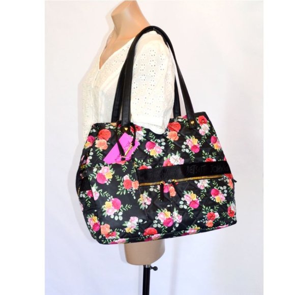 Betsey Johnson Handbags - Nwt Betsey Johnson Quilted Tote Bag & Wristlet Set